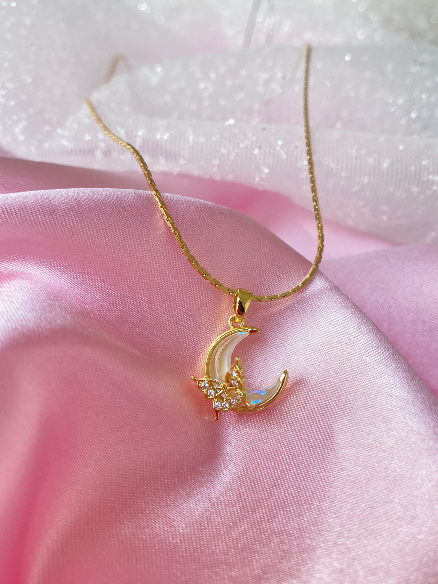 Shiny moon necklace