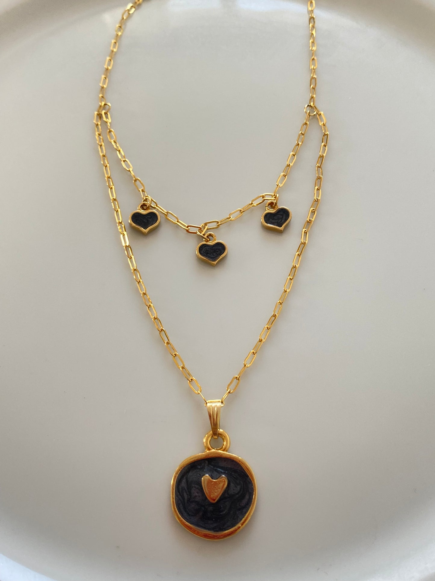 Black hearts necklace