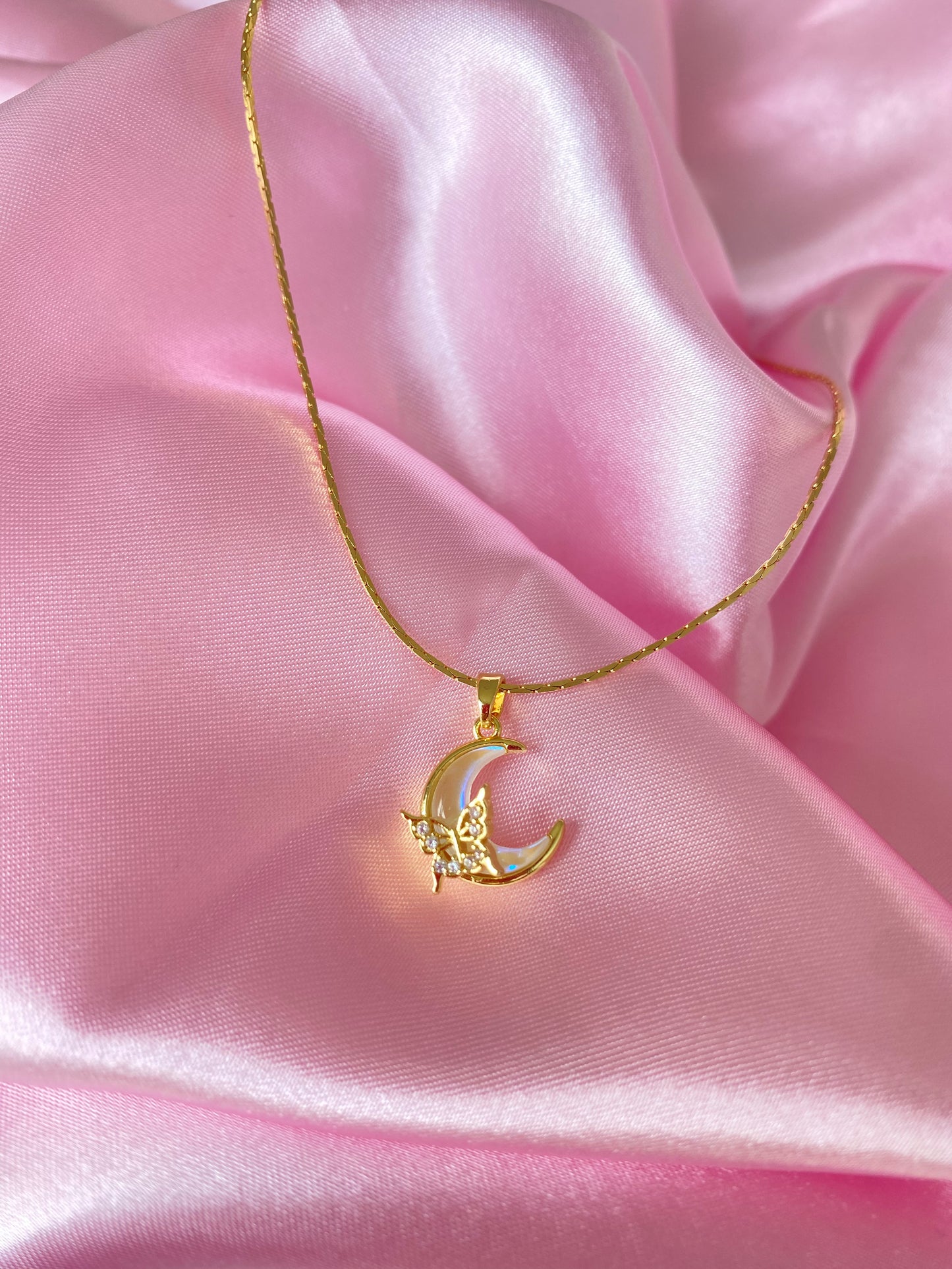Shiny moon necklace