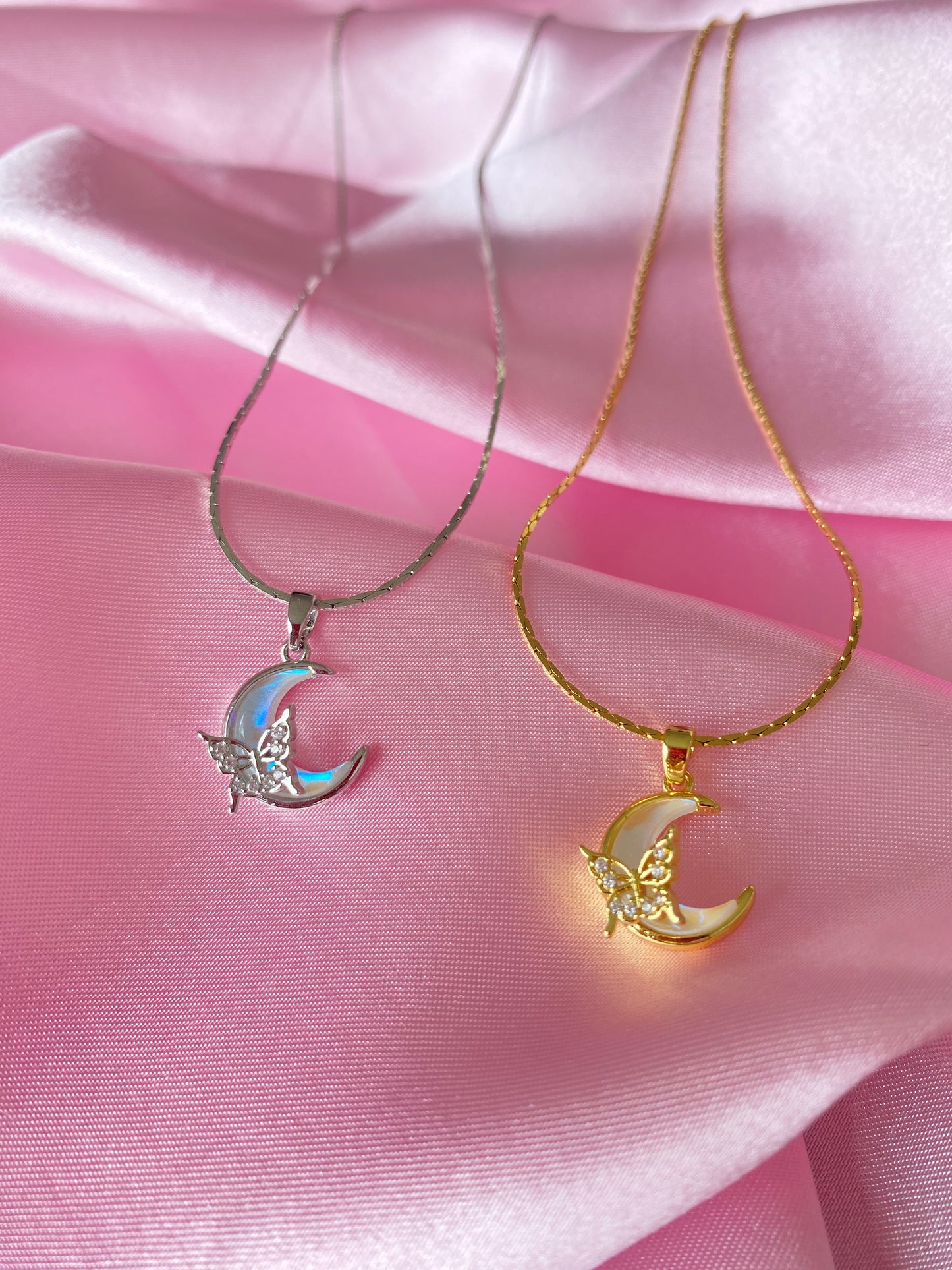 Shiny moon necklace