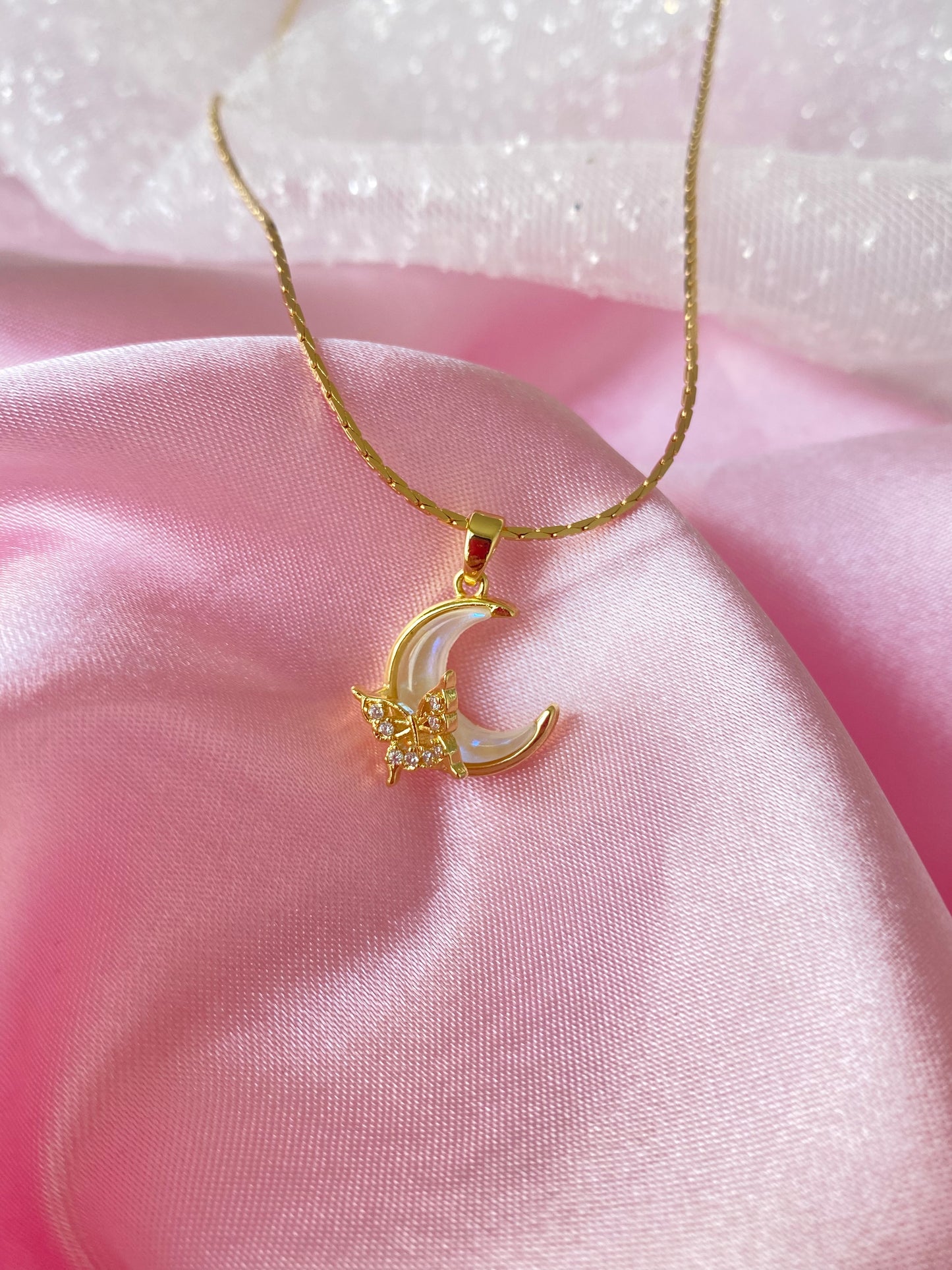 Shiny moon necklace