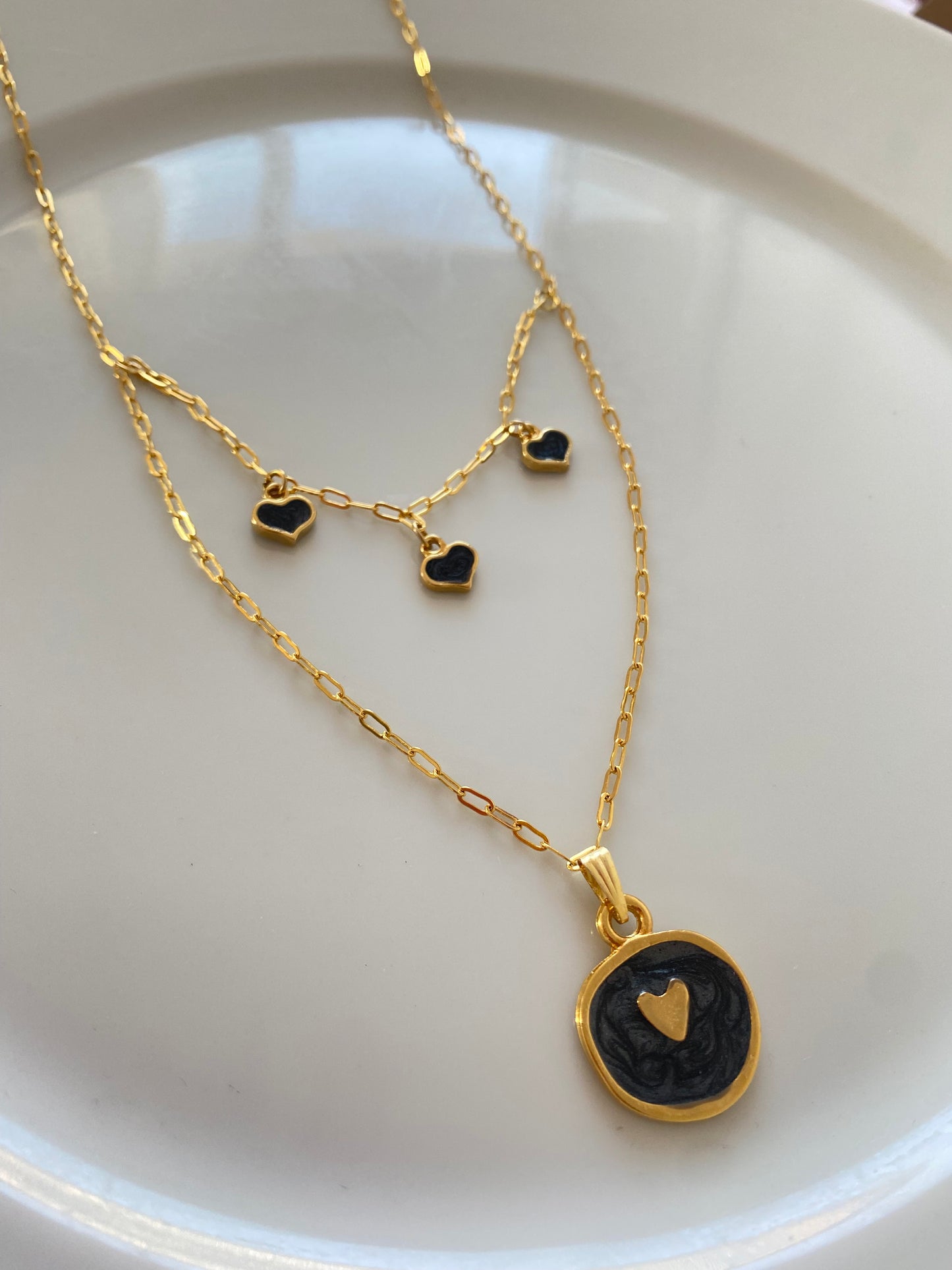 Black hearts necklace