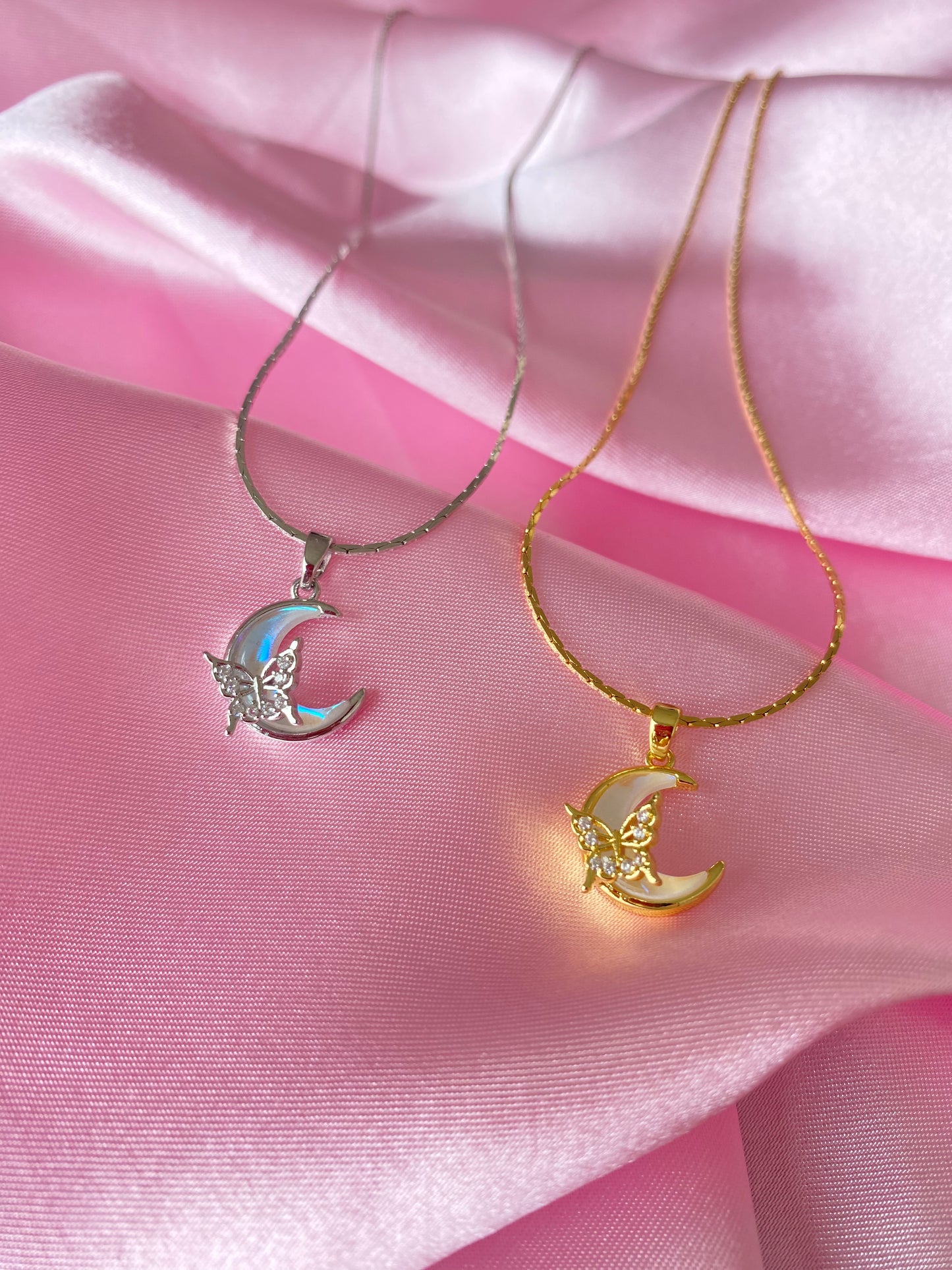 Shiny moon necklace